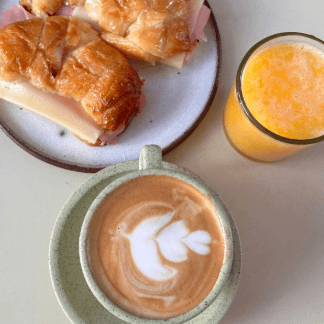 Medialunas jamón y queso